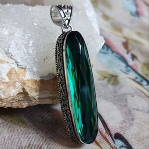 Emerald Green Elongated Faceted Glass Crystal Stone Sterling Silver 925 Pendant